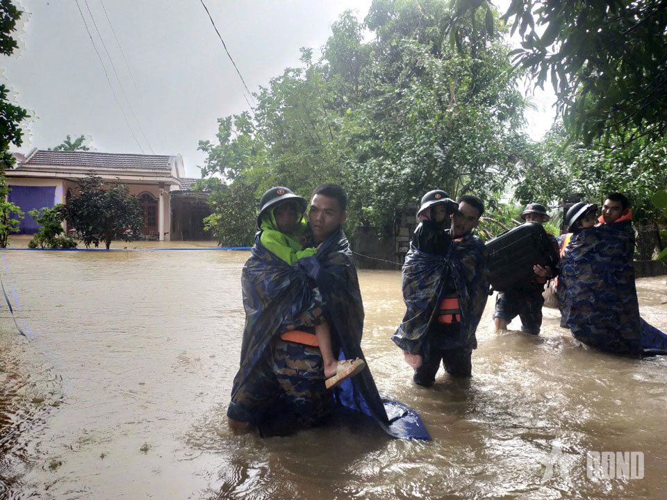 Lữ đoàn 957 (Vùng 4 Hải quân): Sát cánh cùng nhân dân ổn định cuộc sống sau mưa lũ
